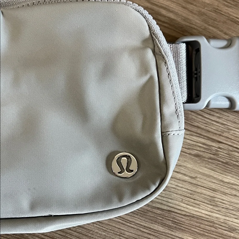 Lululemon Athletica Light Gray Belt Bag - Picture 3 of 10